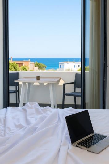 FILIA SKYROS SUITES