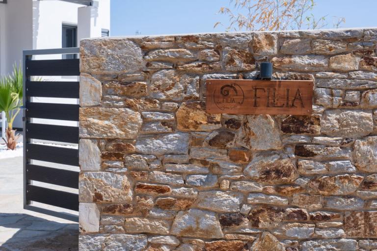FILIA SKYROS SUITES